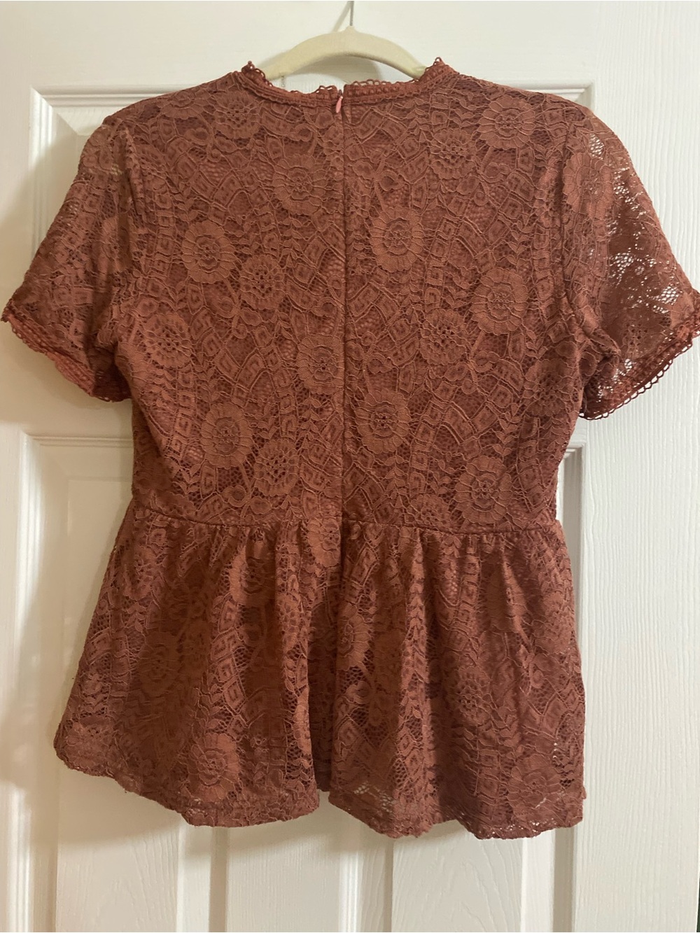 ANDREE BY UNIT Rust Lace Peplum Short Sleeve Top
